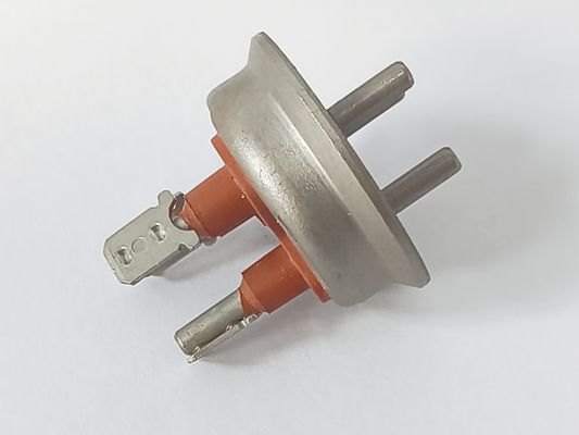 4J28 Koelkastcompressorterminals met circulerende of gebruikende spanning 200V-400V met een nominale stroom van 20A-30A